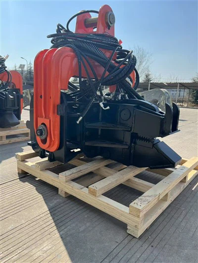 Ciocan vibrator montat pe excavator